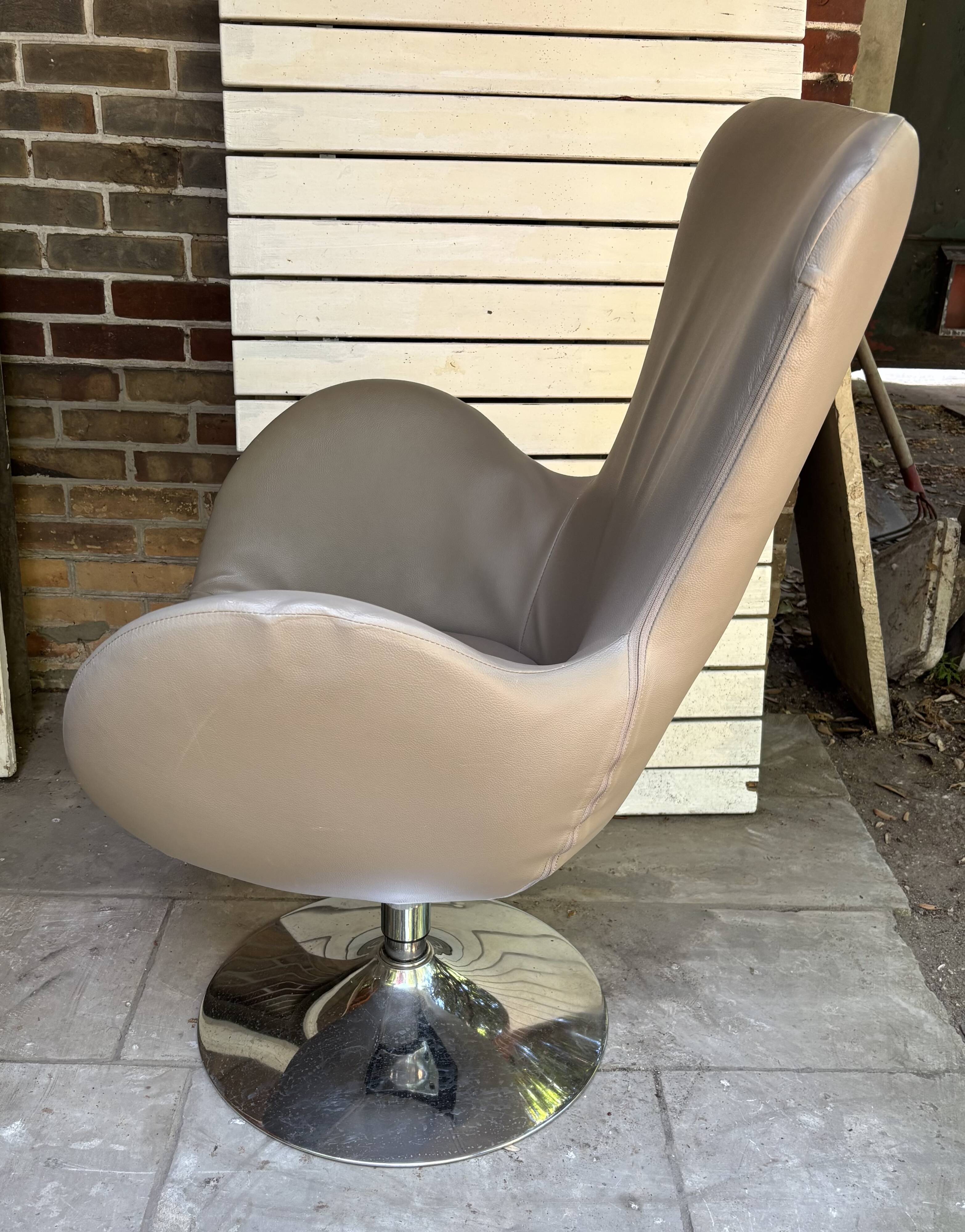 70's swivel armchair