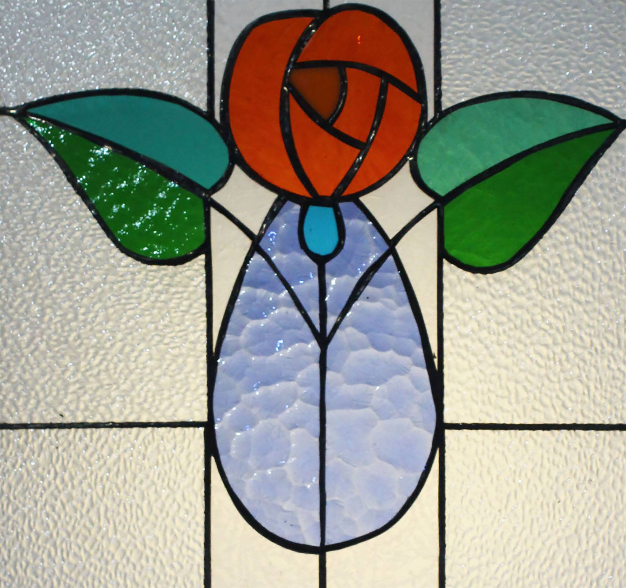Vitrail décoratif Fleur stylisée – Verre coloré artisanal 40 × 70 cm