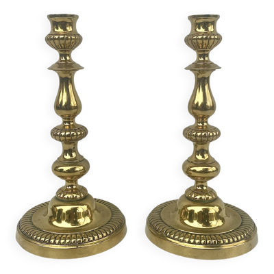 Paire de bougeoirs en laiton de style Louis Philippe