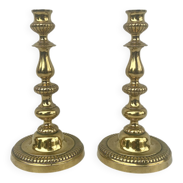 Paire de bougeoirs en laiton de style Louis Philippe