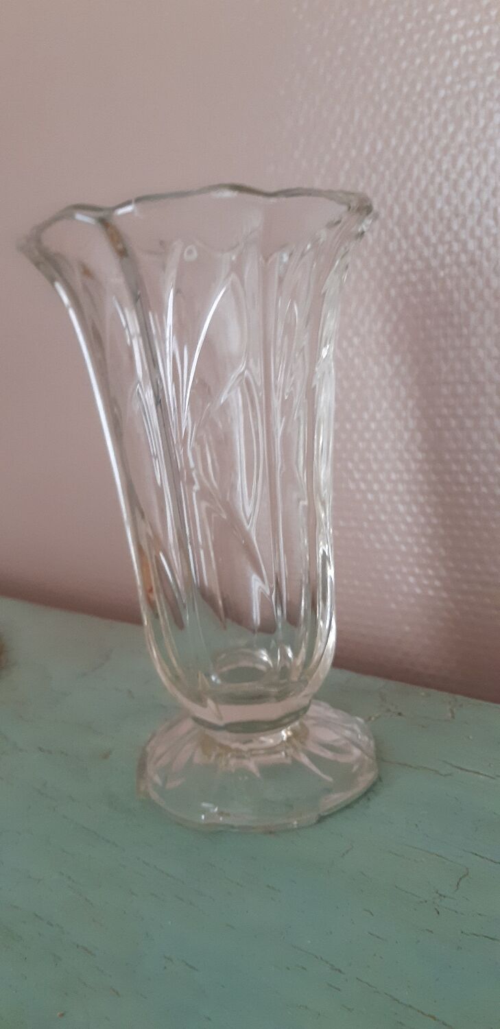 Glass vase