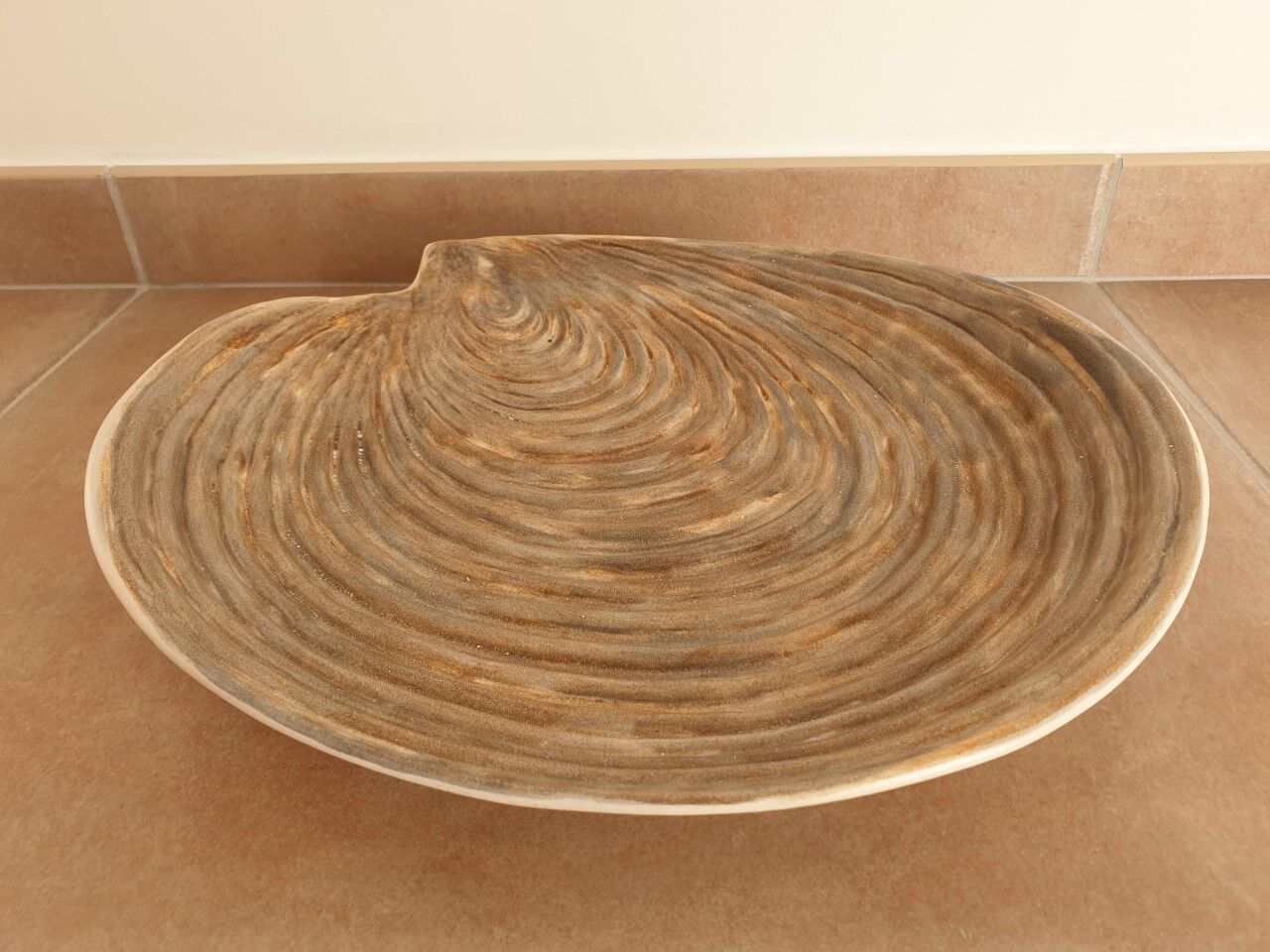 Ceramic dish signed guillot