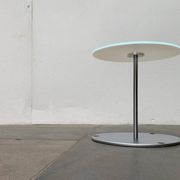 Table d'appoint de la série Drift allemande postmoderne par Walter Knoll, années 1990