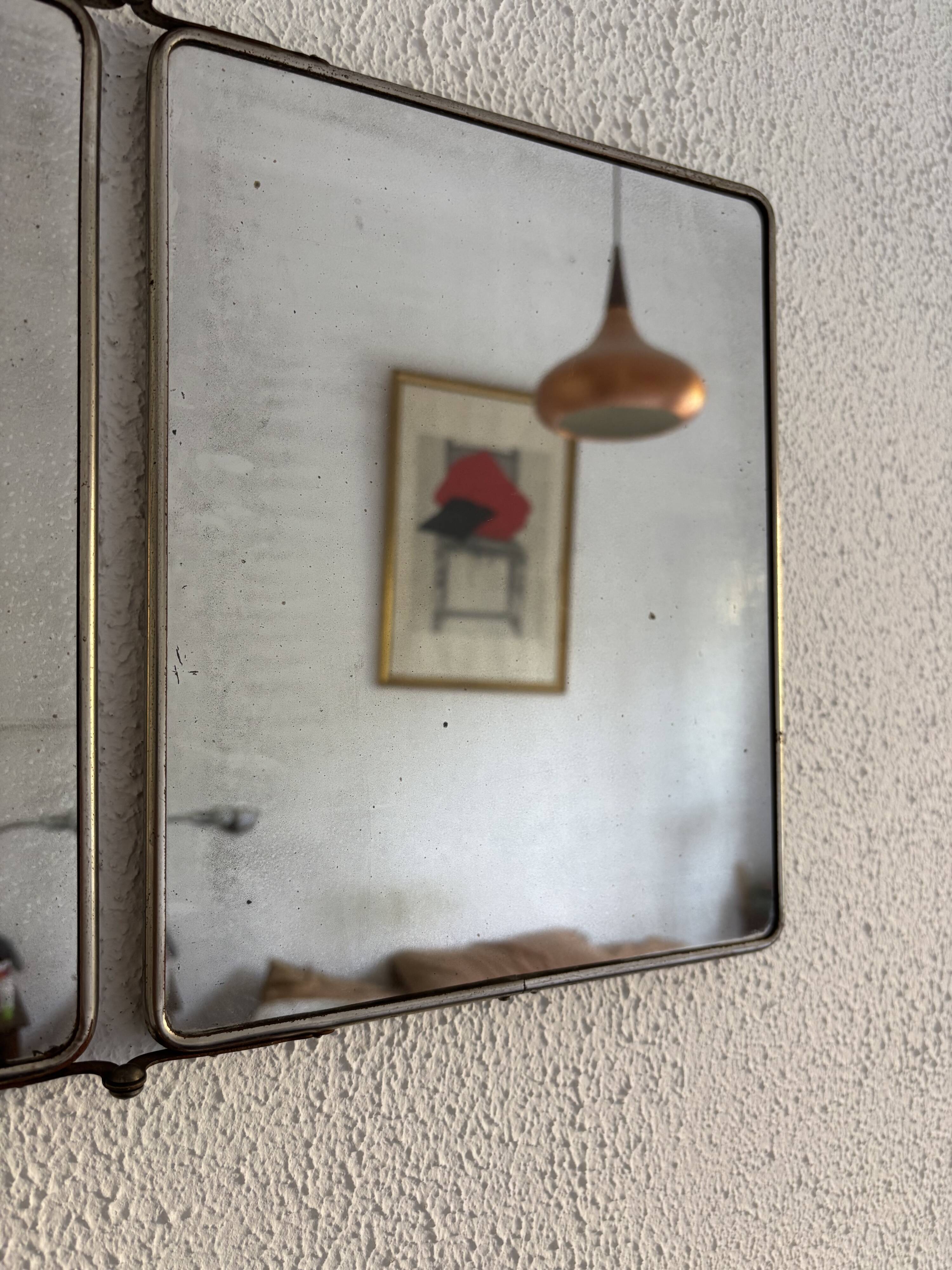 Miroir triptyque de barbier en simili cuir bleu, 1950