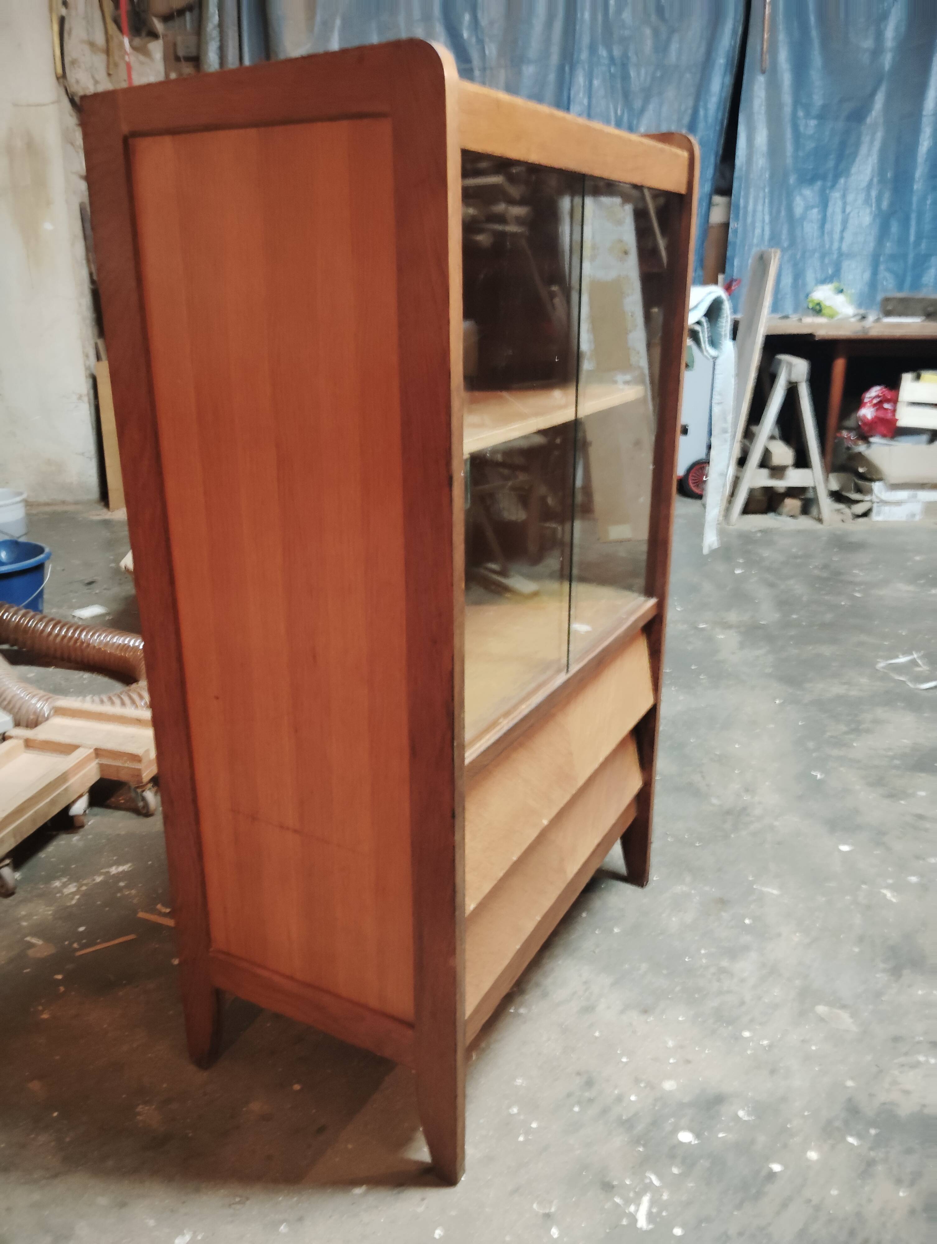 Vintage display cabinet with 2 drawers