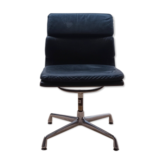 Soft Pad Armchair EA205, Charles & Ray Eames, Vitra