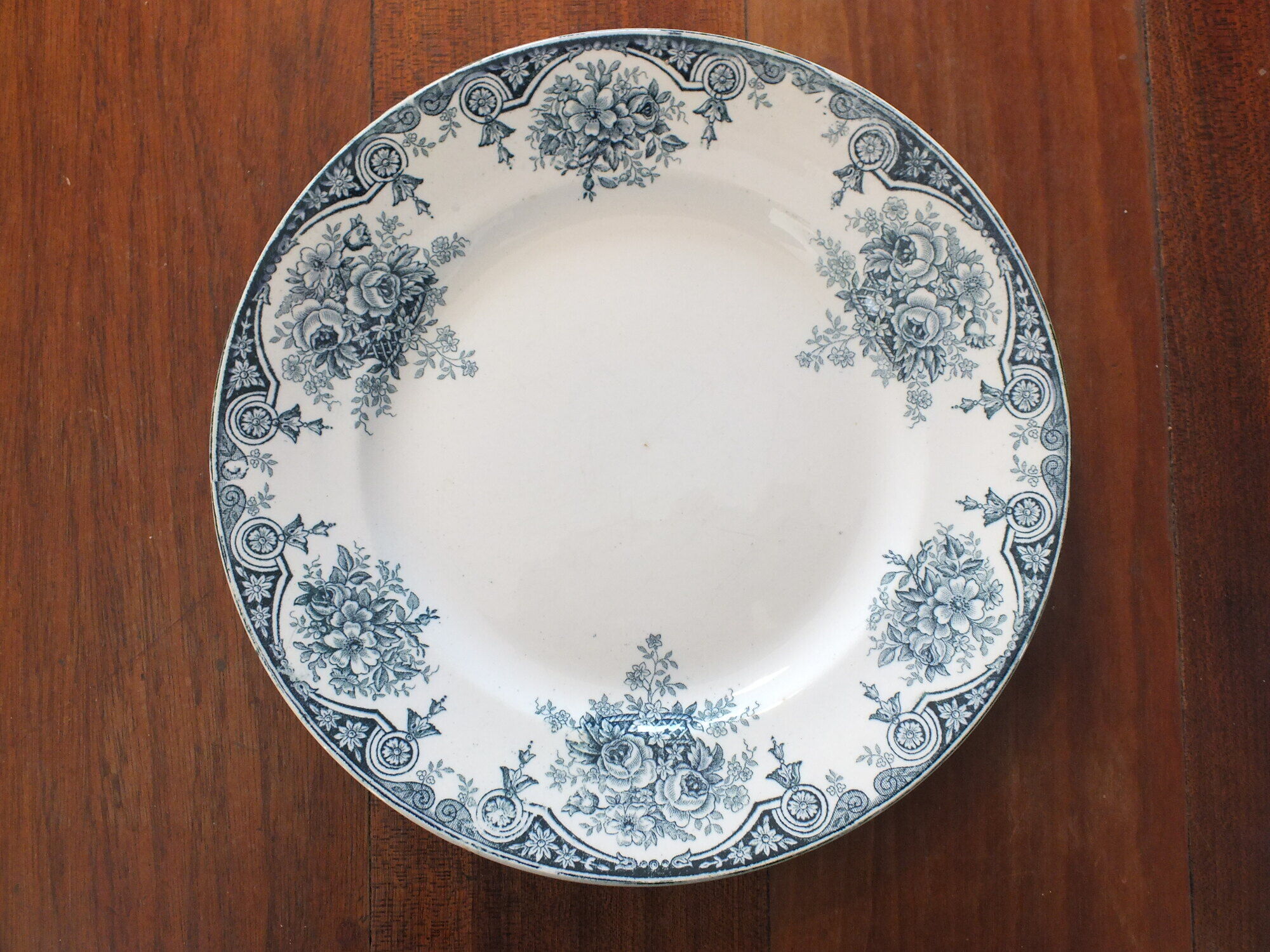 4 Assiettes plates en Terre de Fer Sté Amandinoise Pompadour