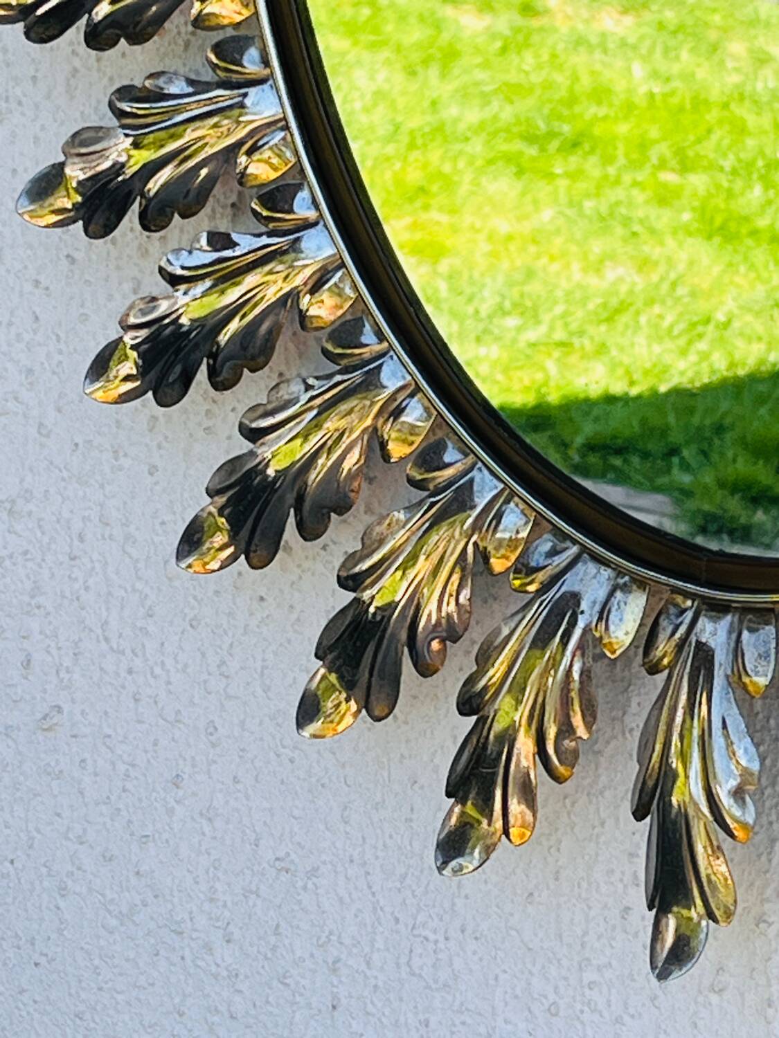 Oval leaf mirror