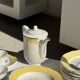 Lot de 19 grandes assiettes plates vintage jaunes fleurs roses liseré doré
