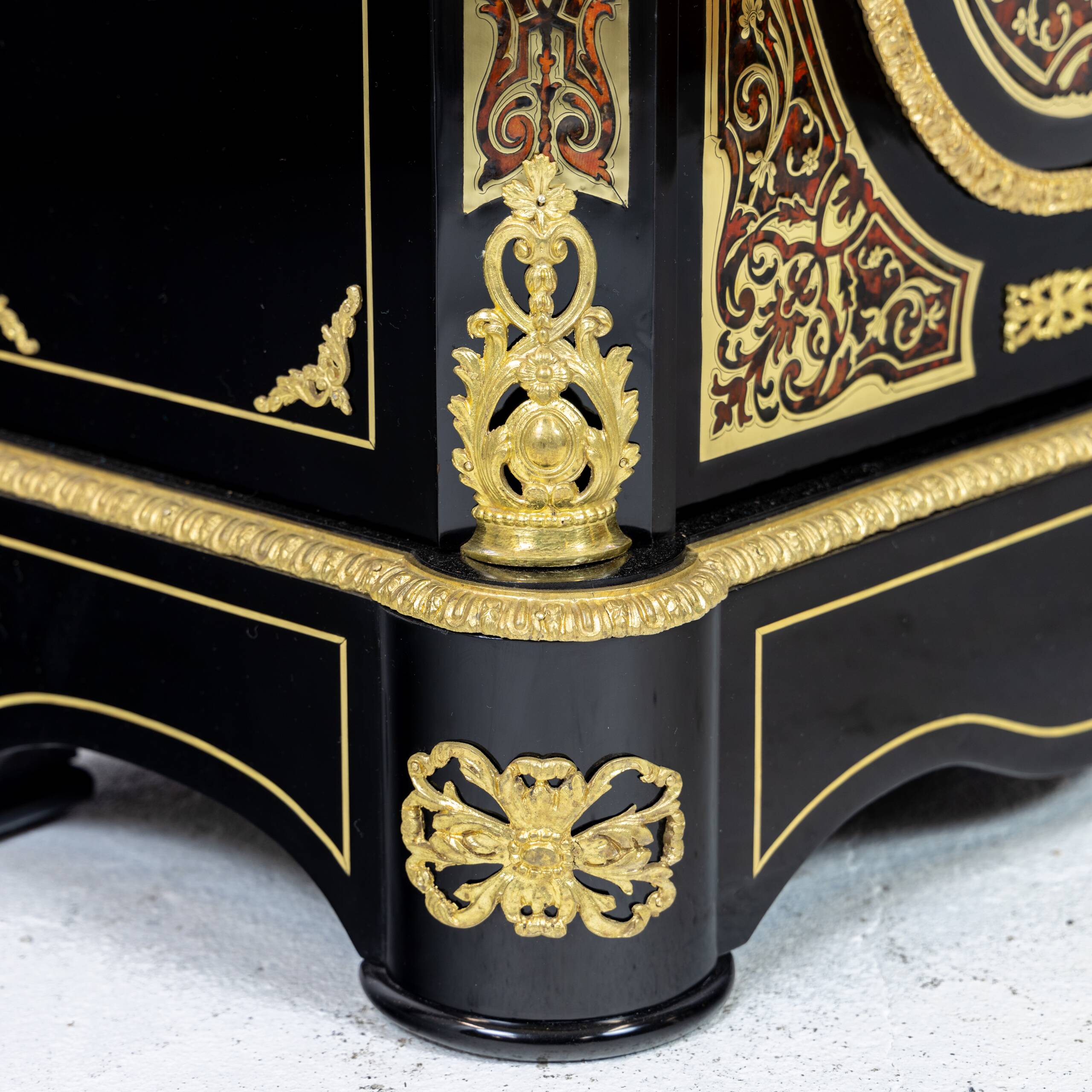 Commode Boulle style Louis XIV en écaille et laiton - XIXe