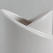 Vase moderniste en céramique blanche – Design Jeroen Bechtold