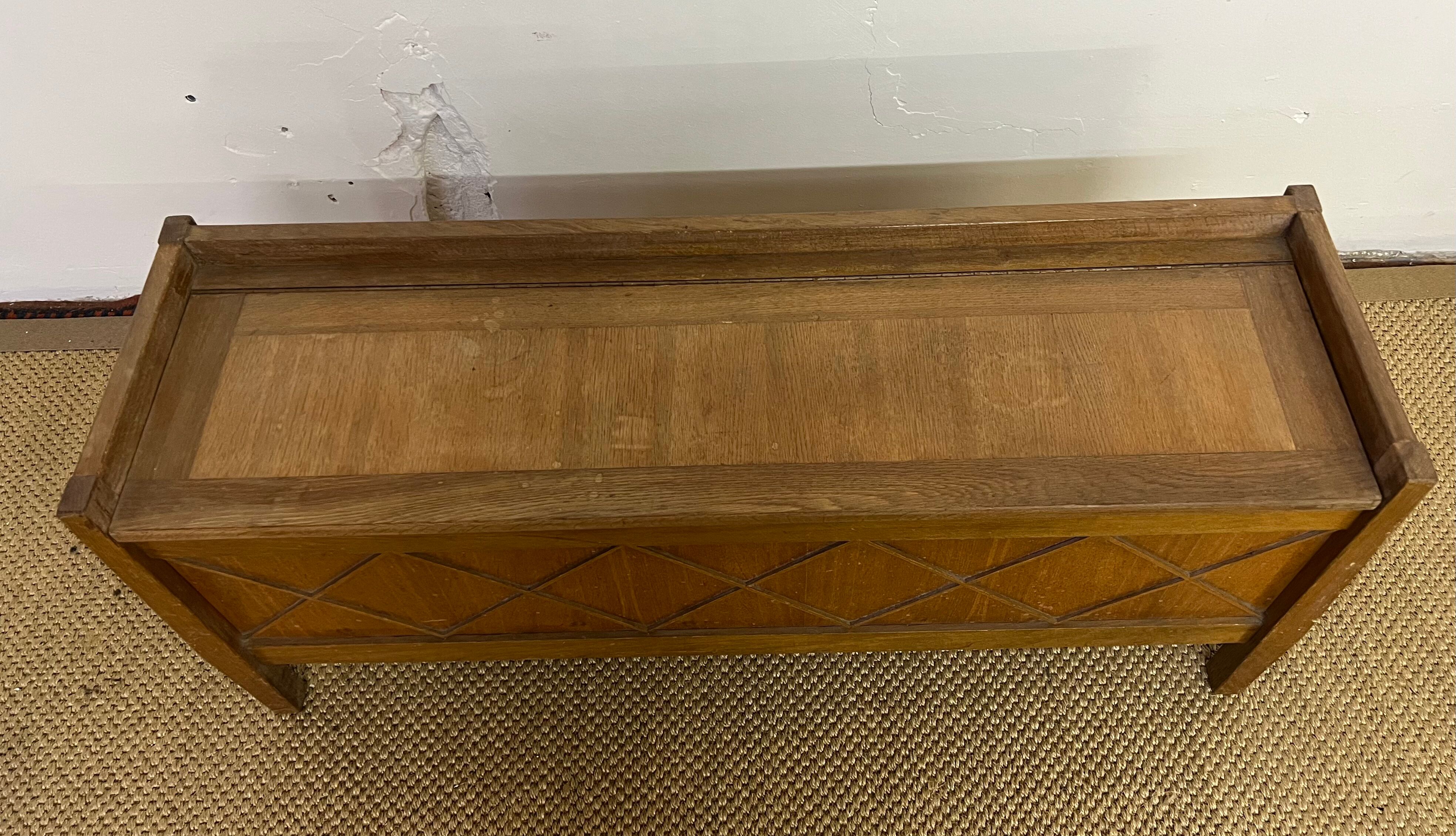Chest bench