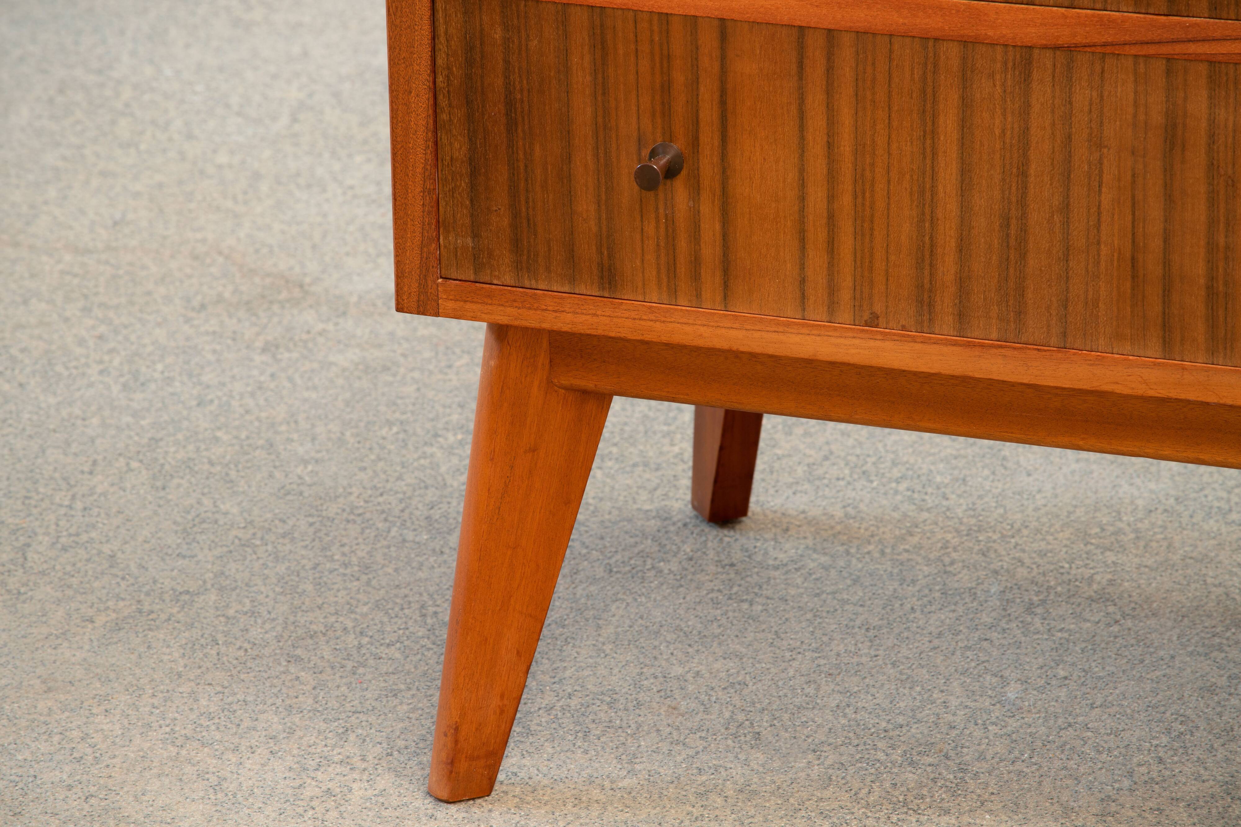 Vintage dresser compass feet 1960