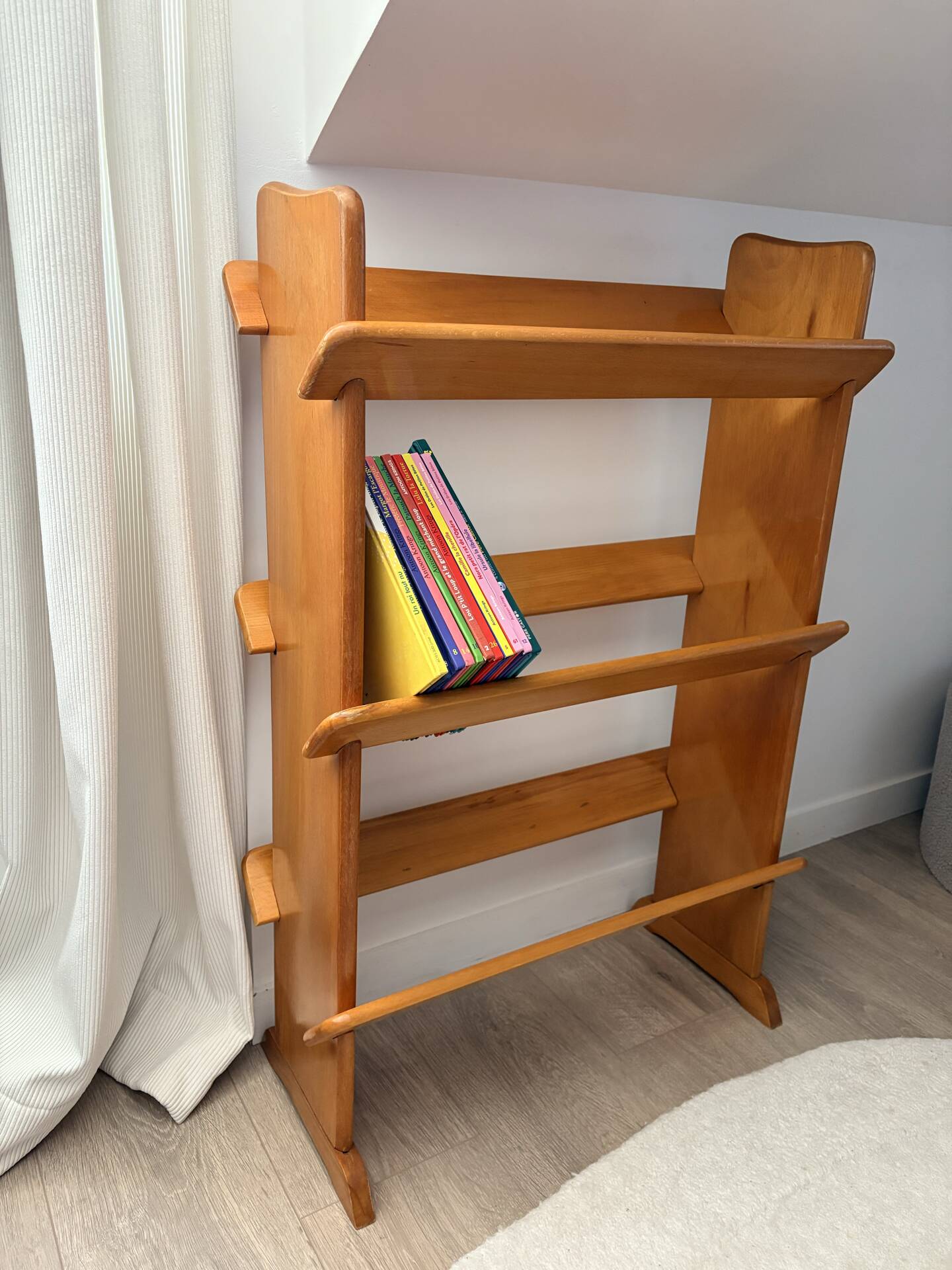 Small vintage wooden library – traditional assembly