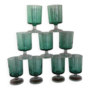 Suite de 9 verres verts
