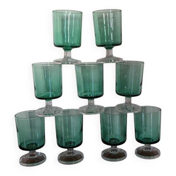 Suite de 9 verres verts années 70