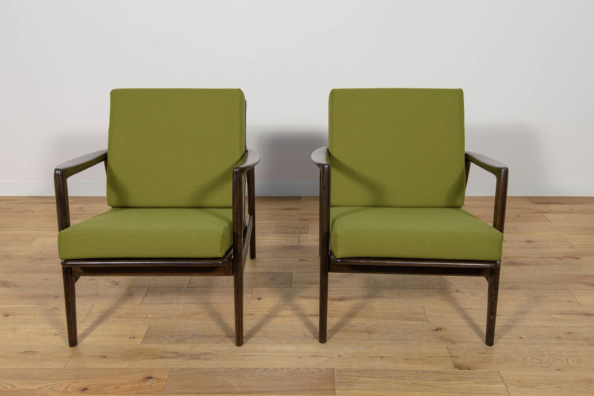 Fauteuils modèle 300-139 de l'usine de meubles Swarzędz, années 1960, lot de 2