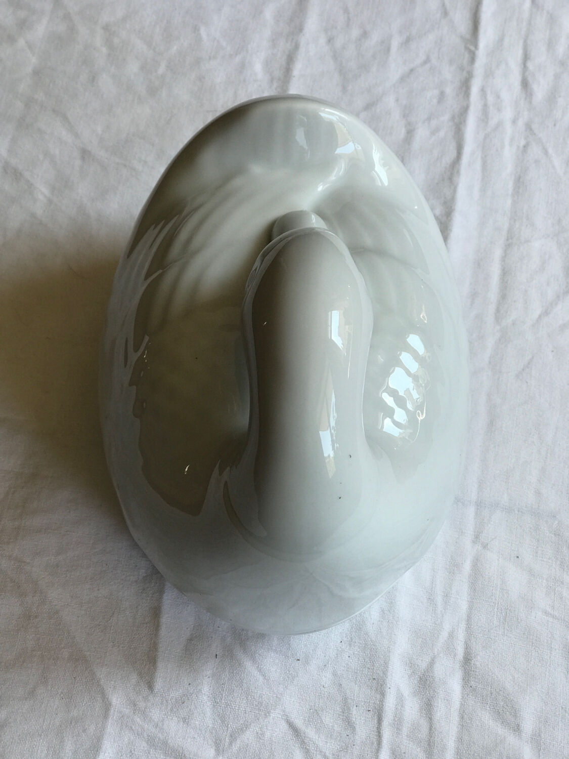 Porcelain duck dish with lid on fire