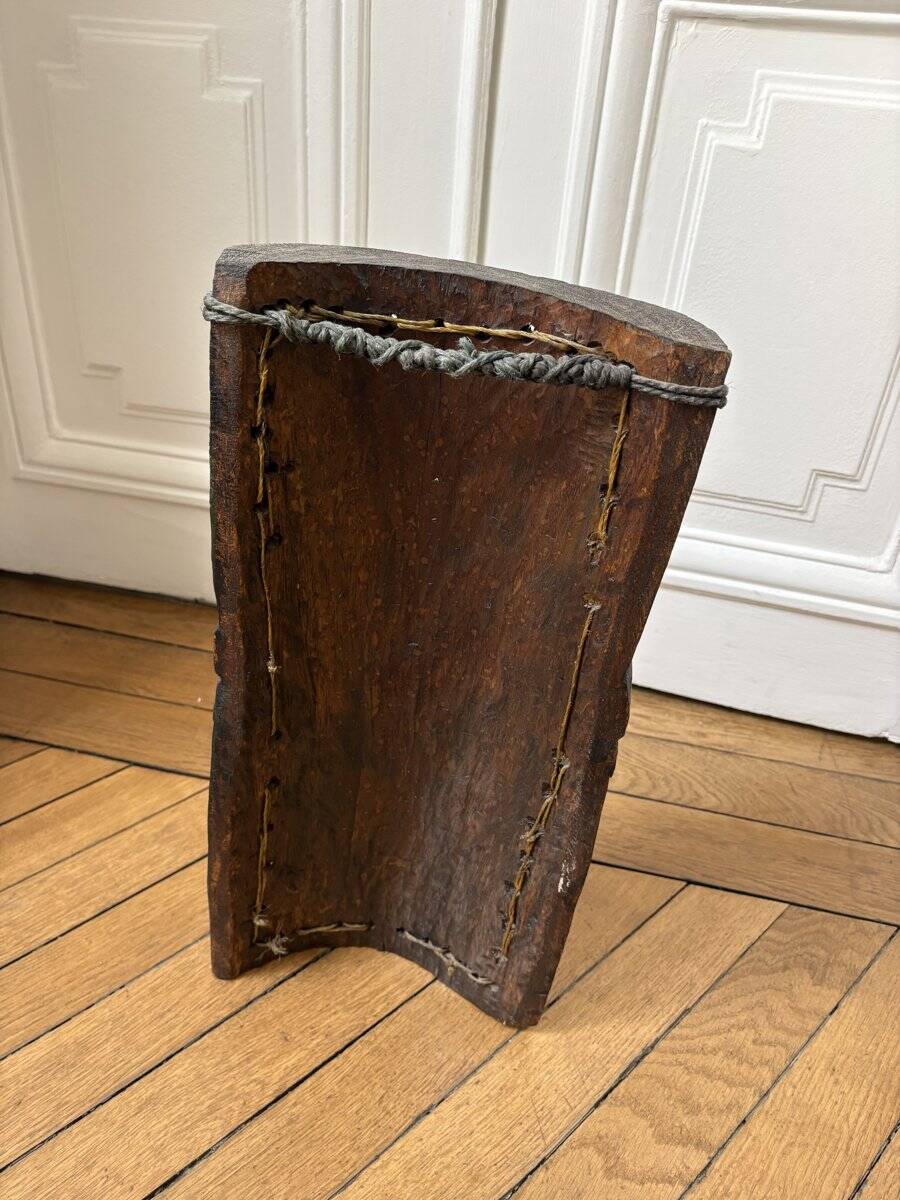 Masque africain en bois sculpté