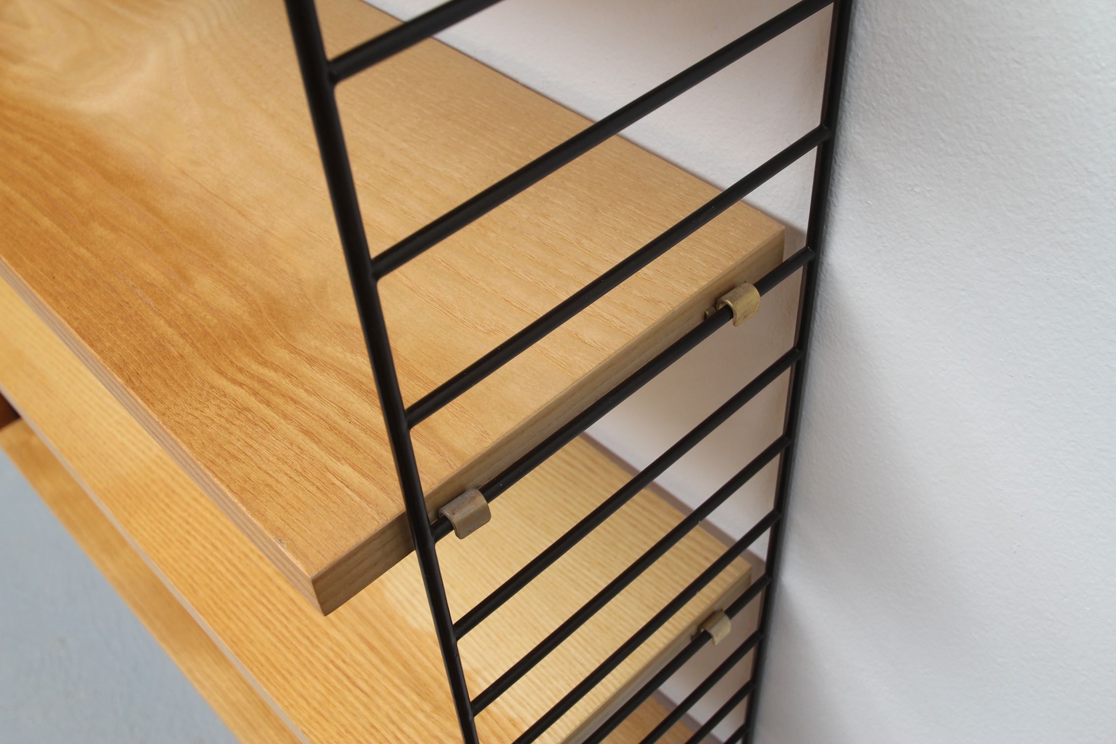 Etagère murale des années 1960 avec vitrine, Nisse Strinning/Suède
