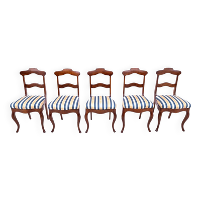 Cinq chaises anciennes, Europe du Nord, vers 1890. Après rénovation.