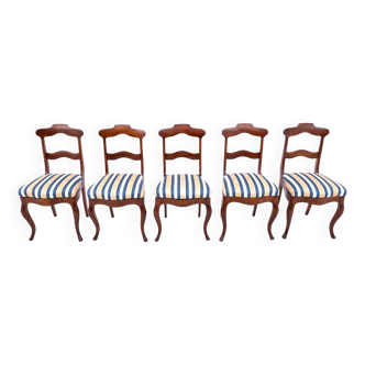 Cinq chaises anciennes, Europe du Nord, vers 1890. Après rénovation.