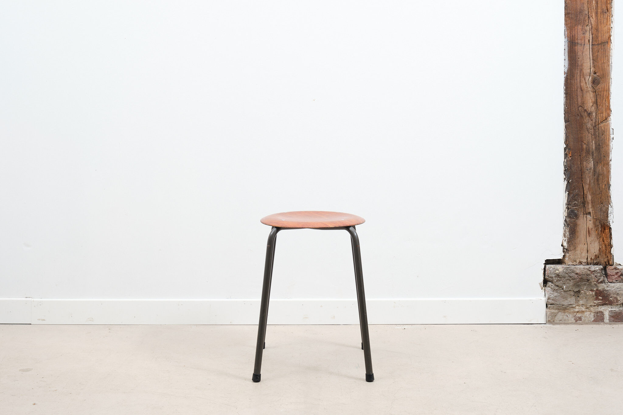 Vintage low stool, pagholz seat warm gray metal structure