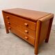 Ancienne commode 3 tiroirs en orme massif design années 70 brutaliste