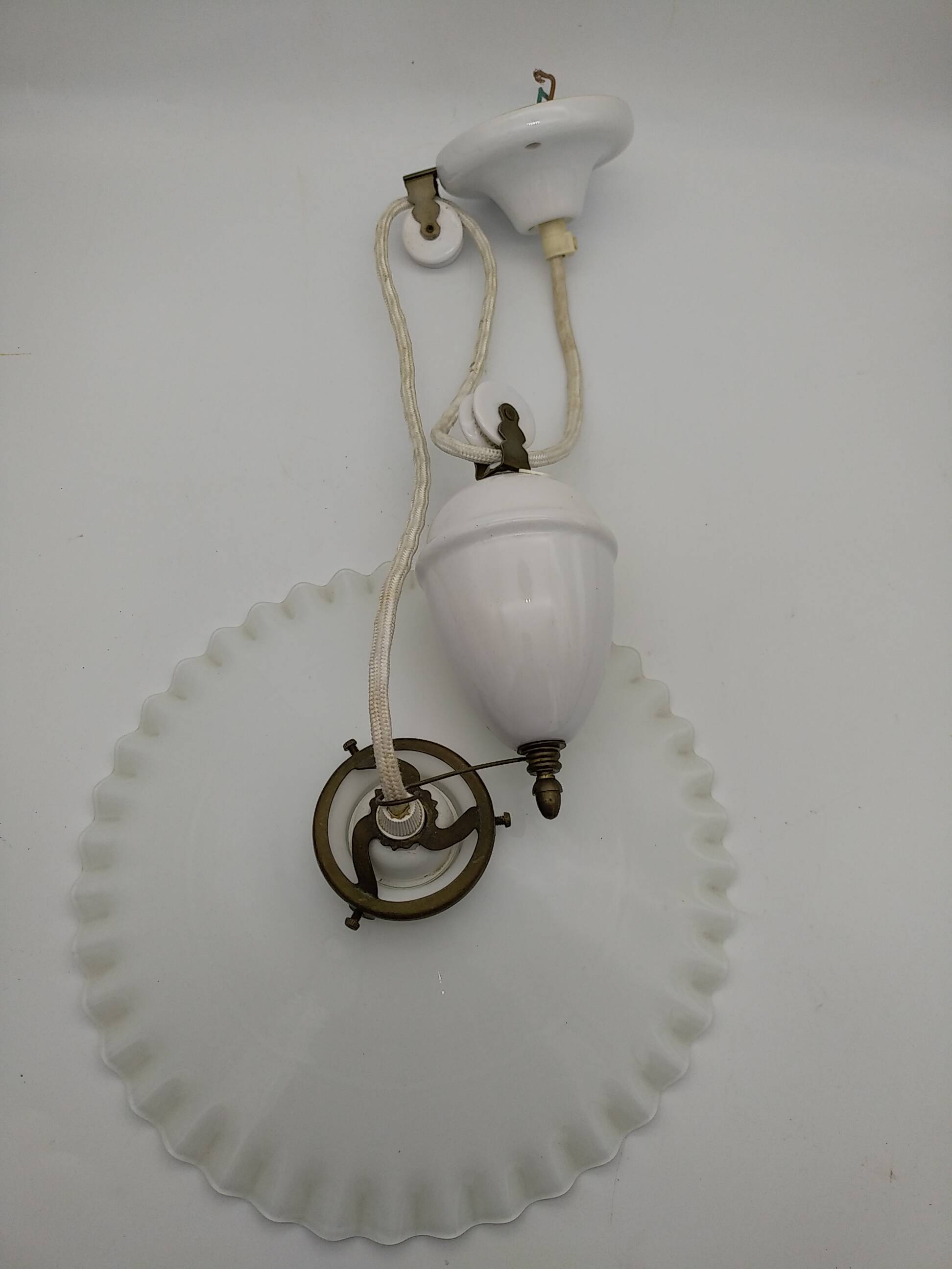 Suspension with porcelain and glass counterweight.
