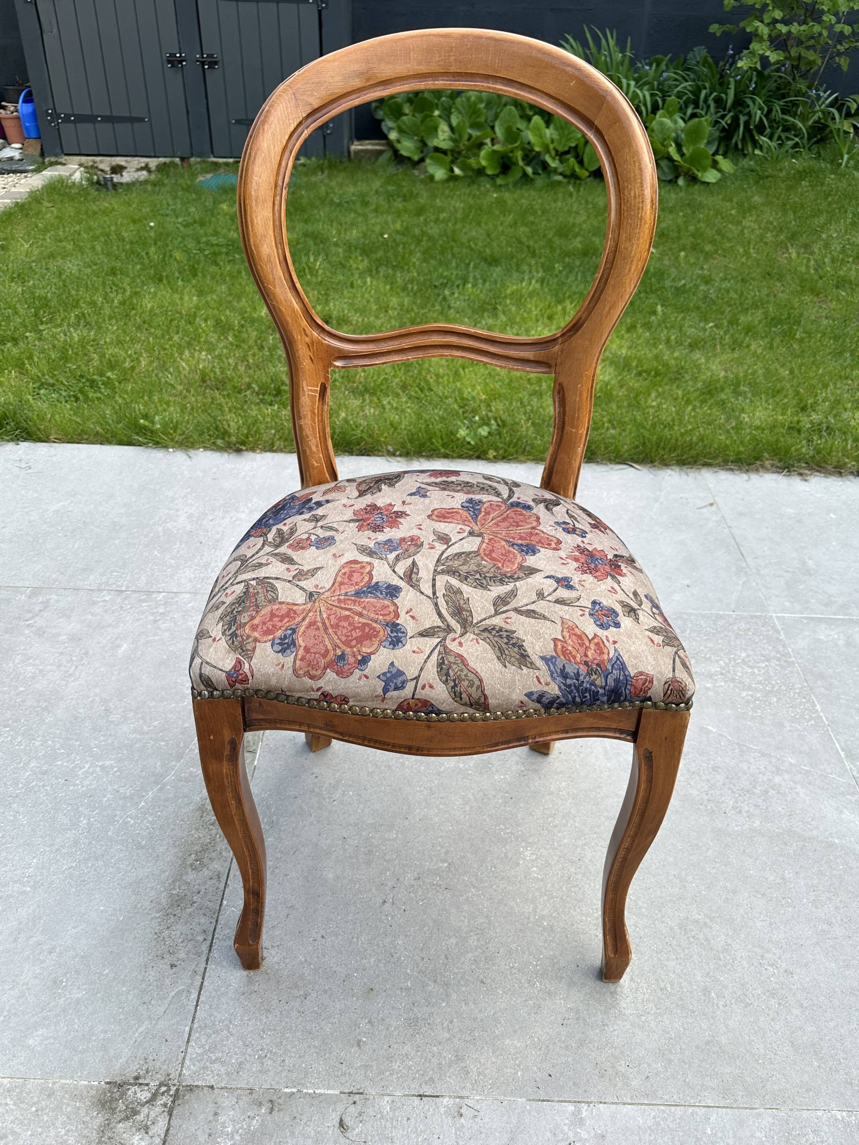 Quatre chaises tapissées