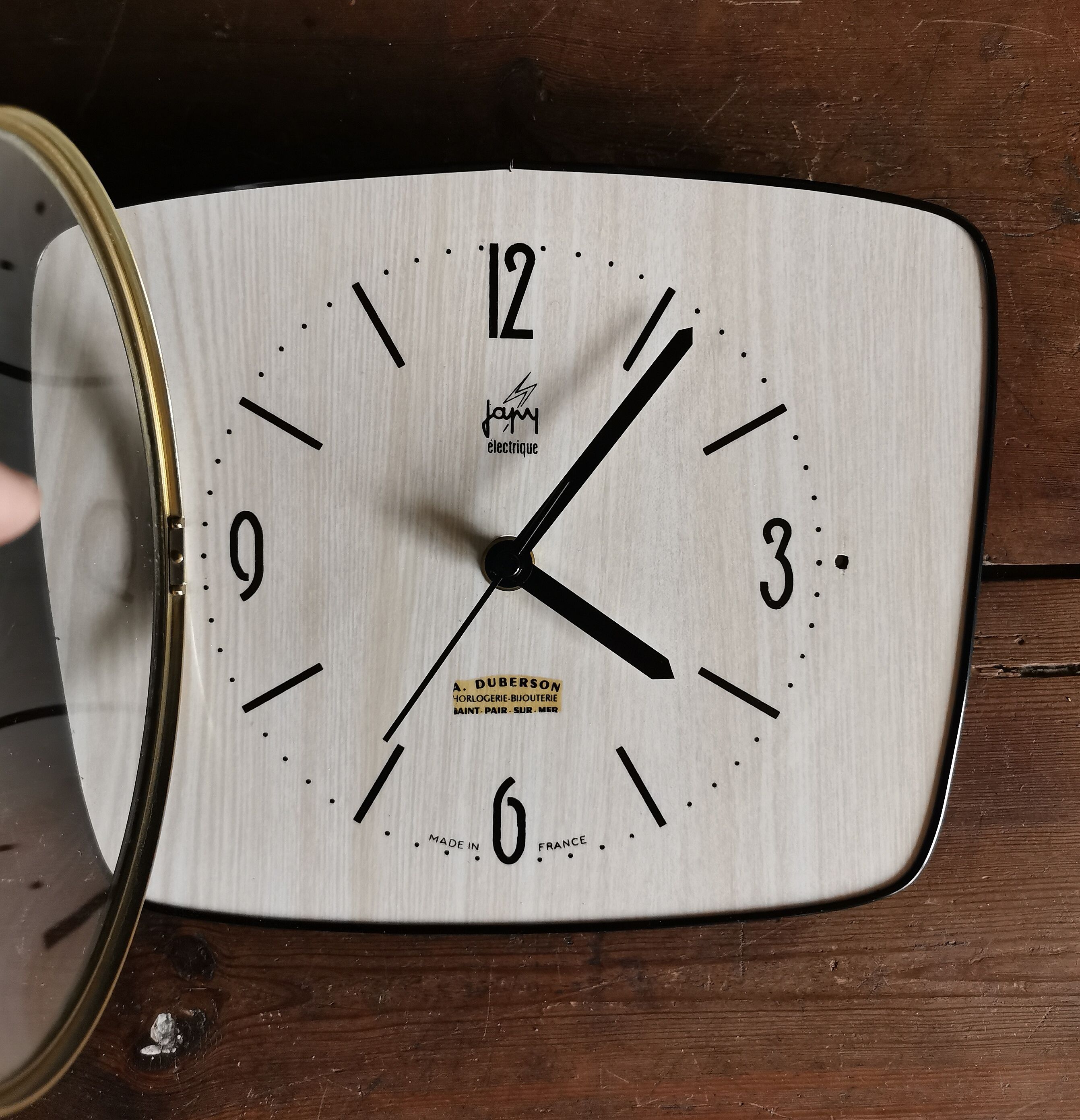 Vintage formica clock silent trapeze wall clock "Maple Electric Japy"