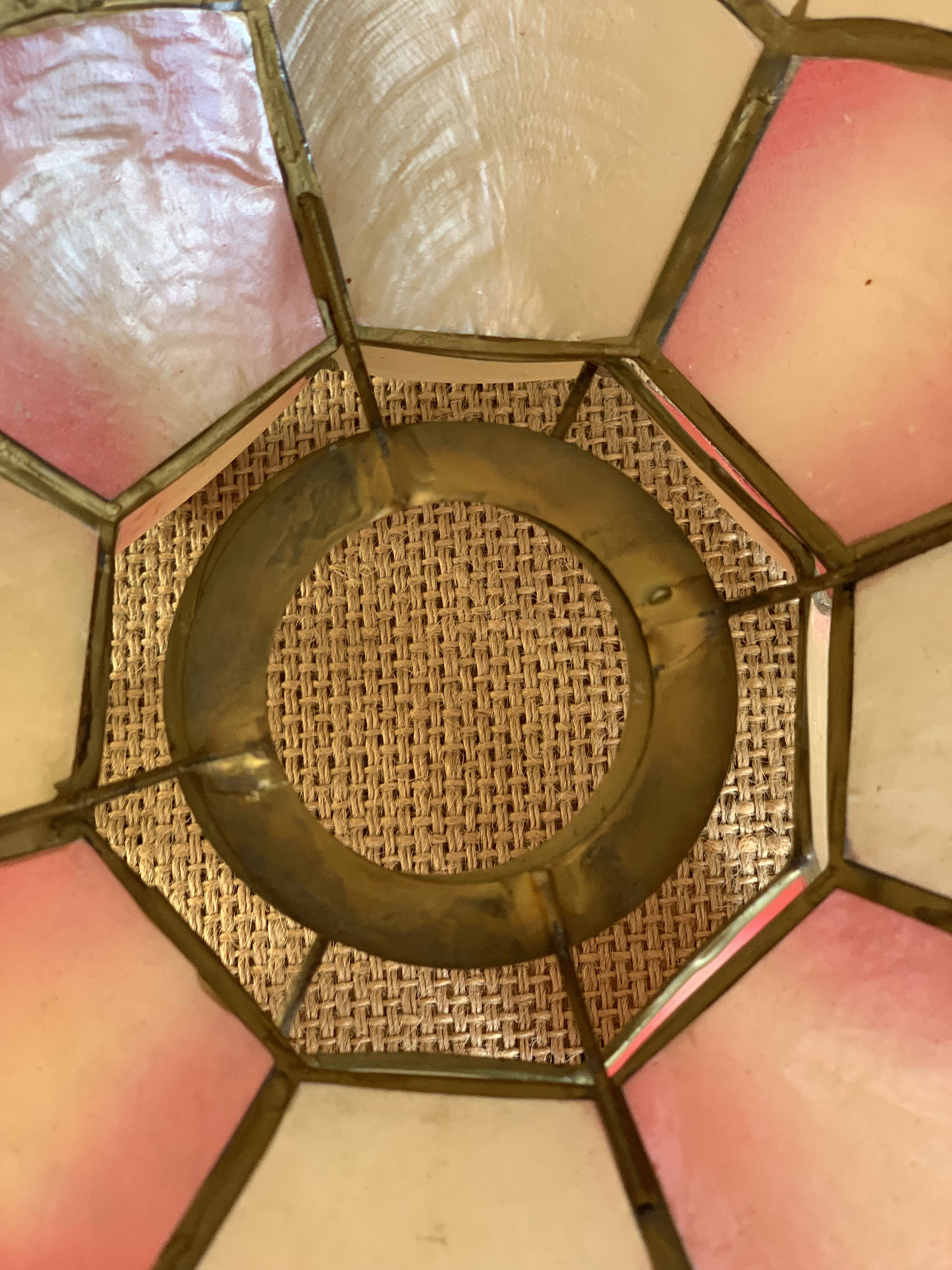 Lampshade in mother-of-pearl petals