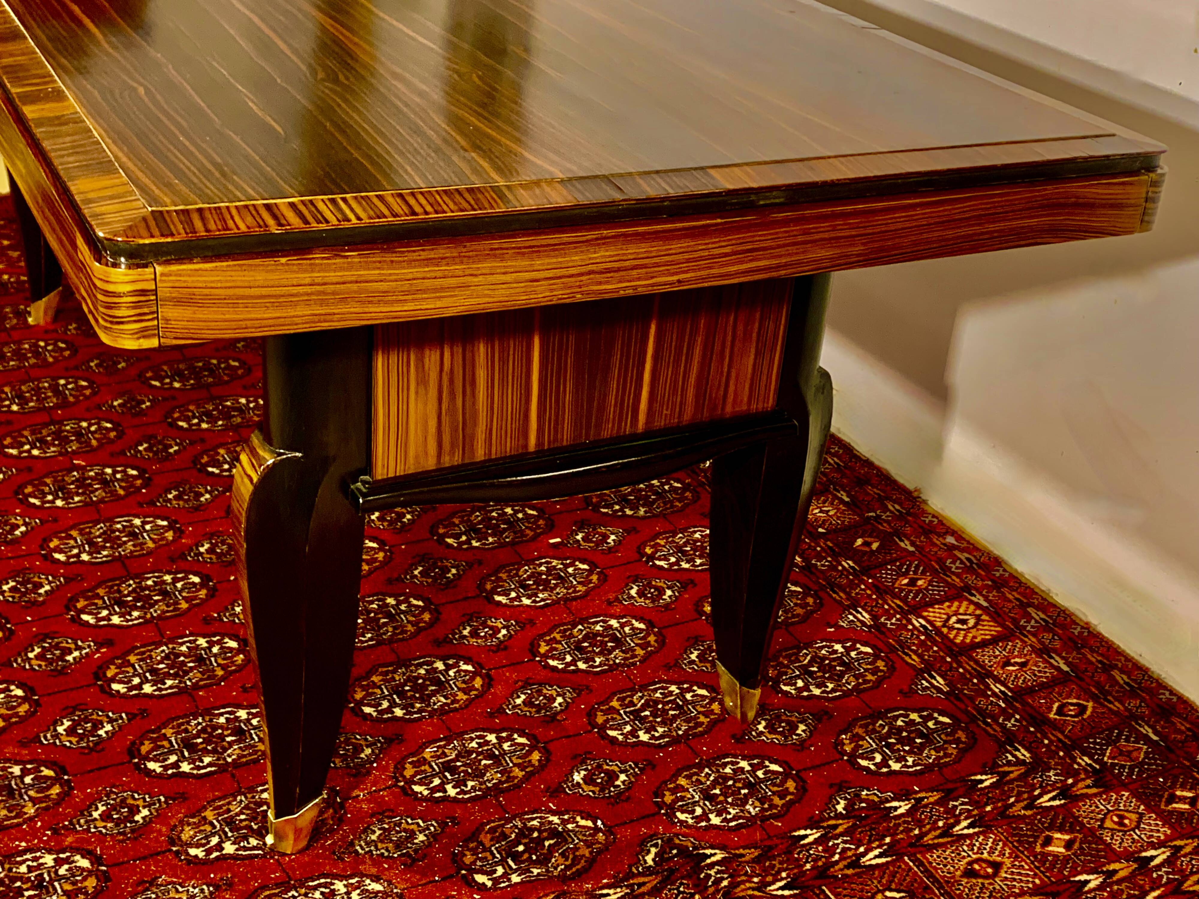 1930 Art Deco dining table in Macassar Ebony and RIO Rosewood, with extensions,