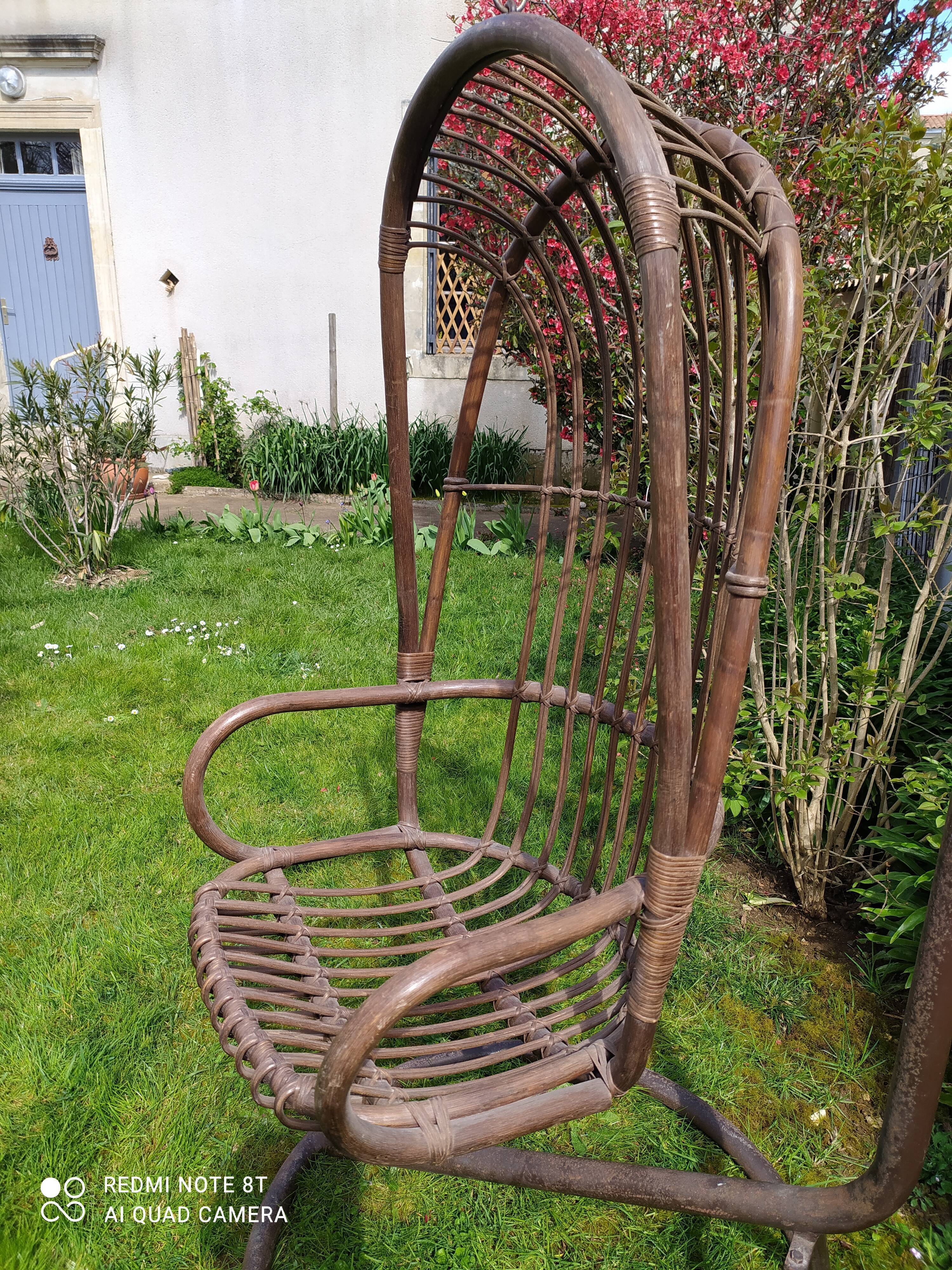 Hanging chair in rattan and bamboo