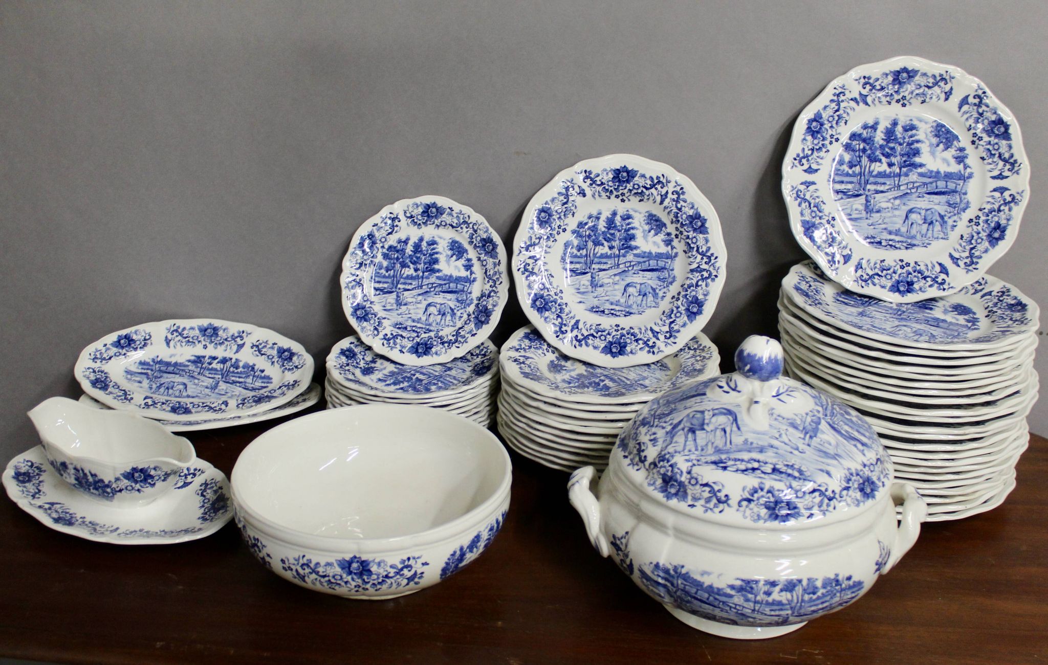 Service de table 52 pièces Derby Sarregemines Bleu profond