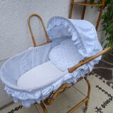 Rattan bassinet on folding support