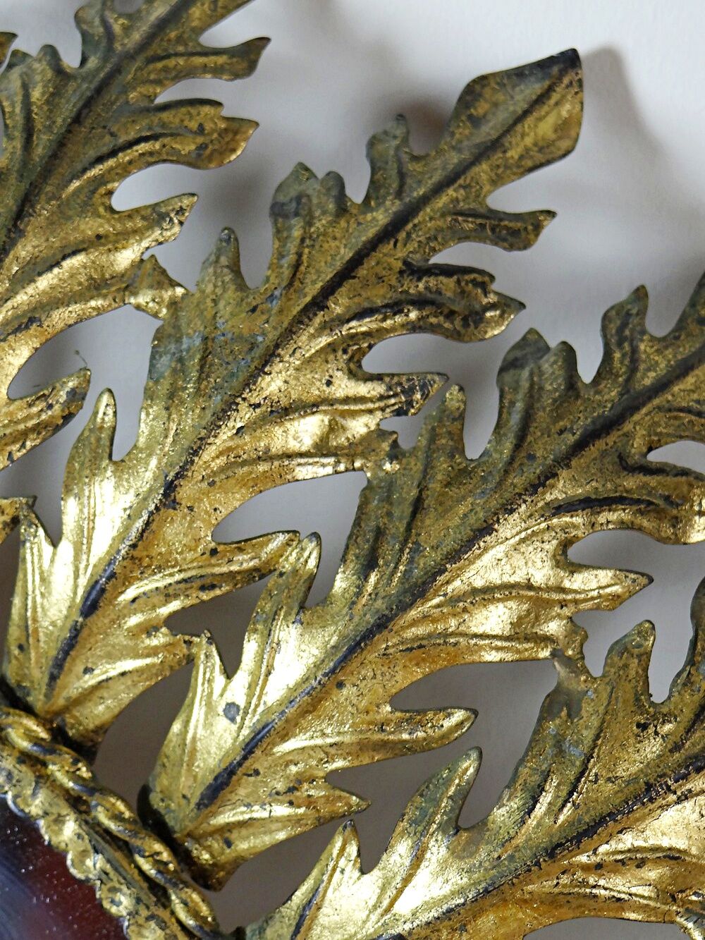 Large Italian sunburst wall mirror in gilded metal, 1960s-70s.