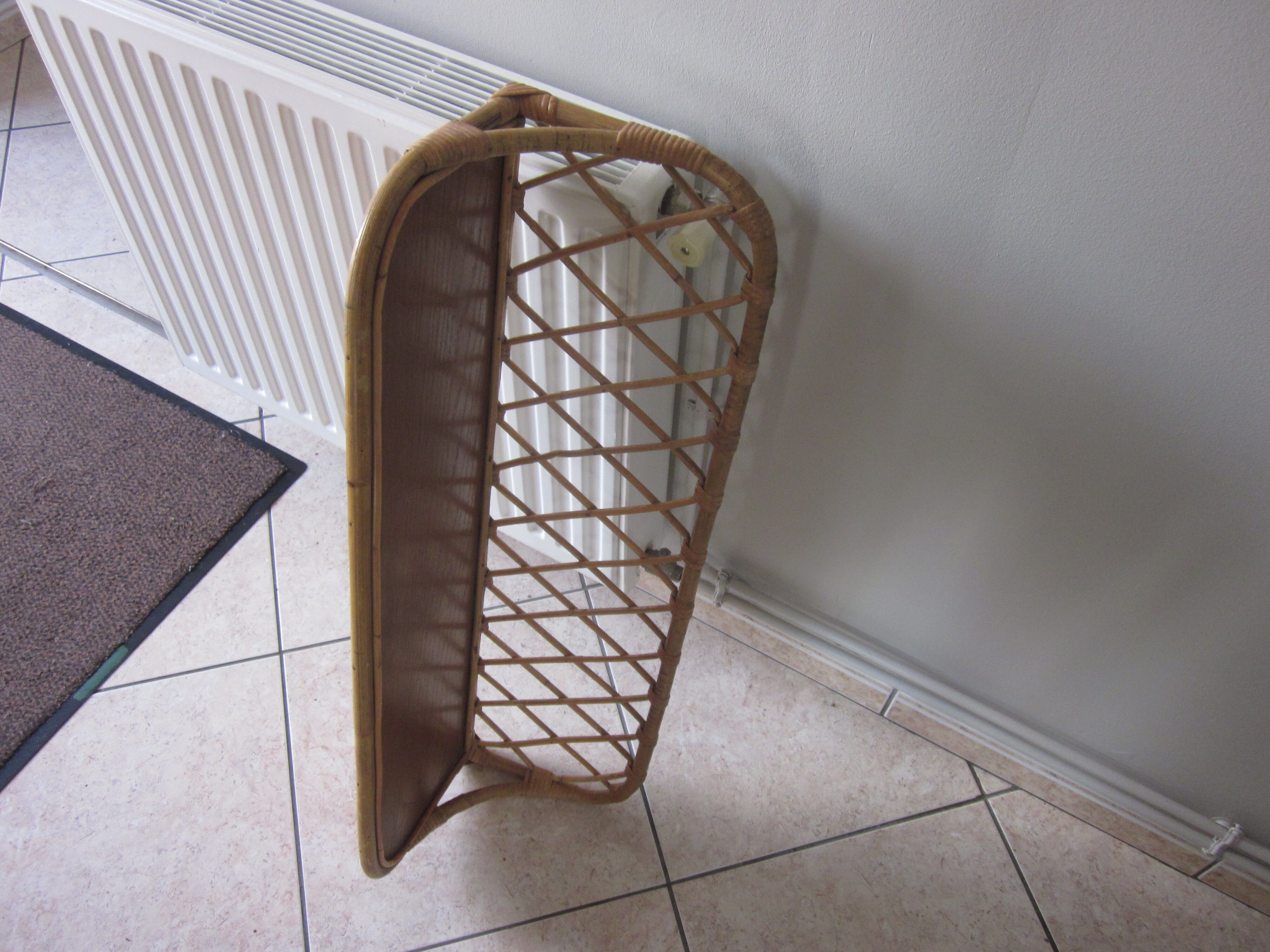 Étagère vintage en rotin