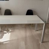 Extendable living room table