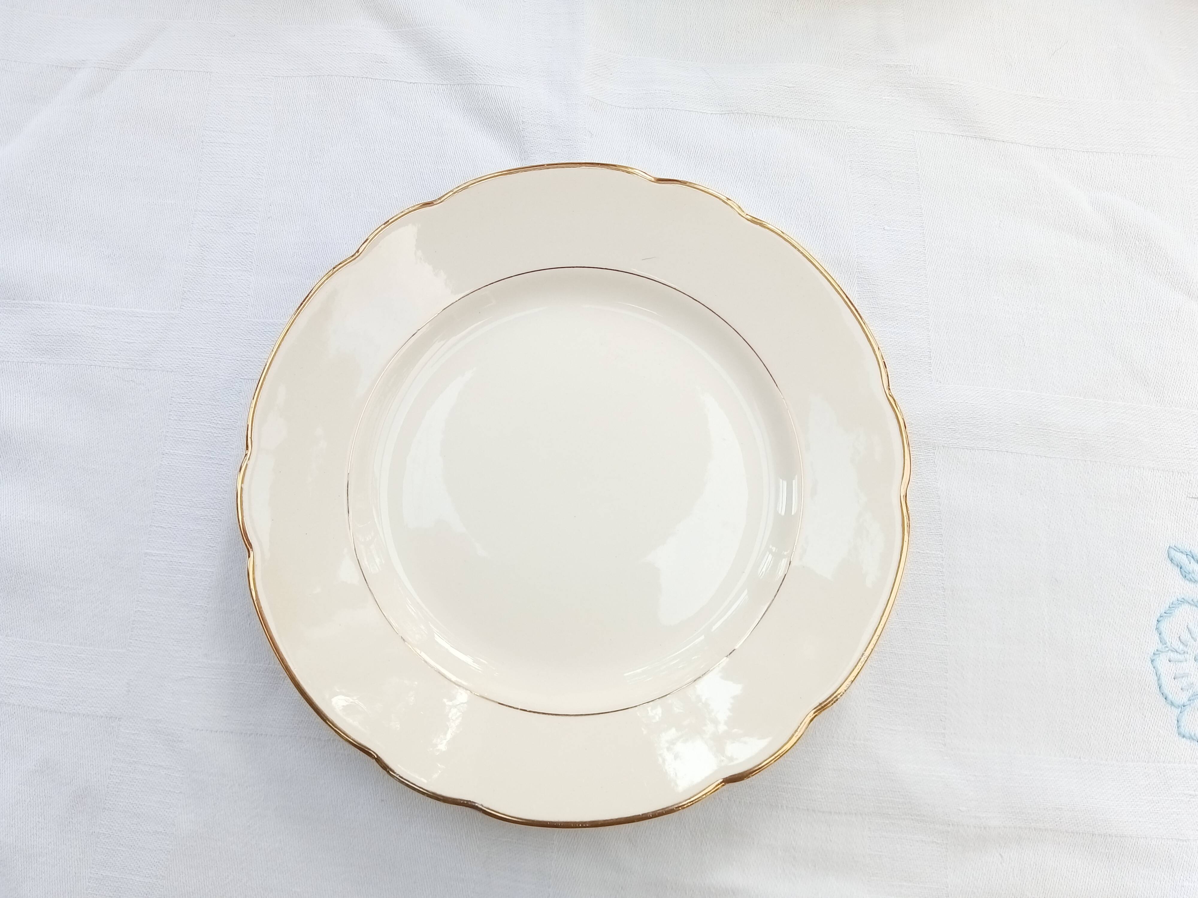 Set of 12 Villeroy & Boch dessert and dish plates