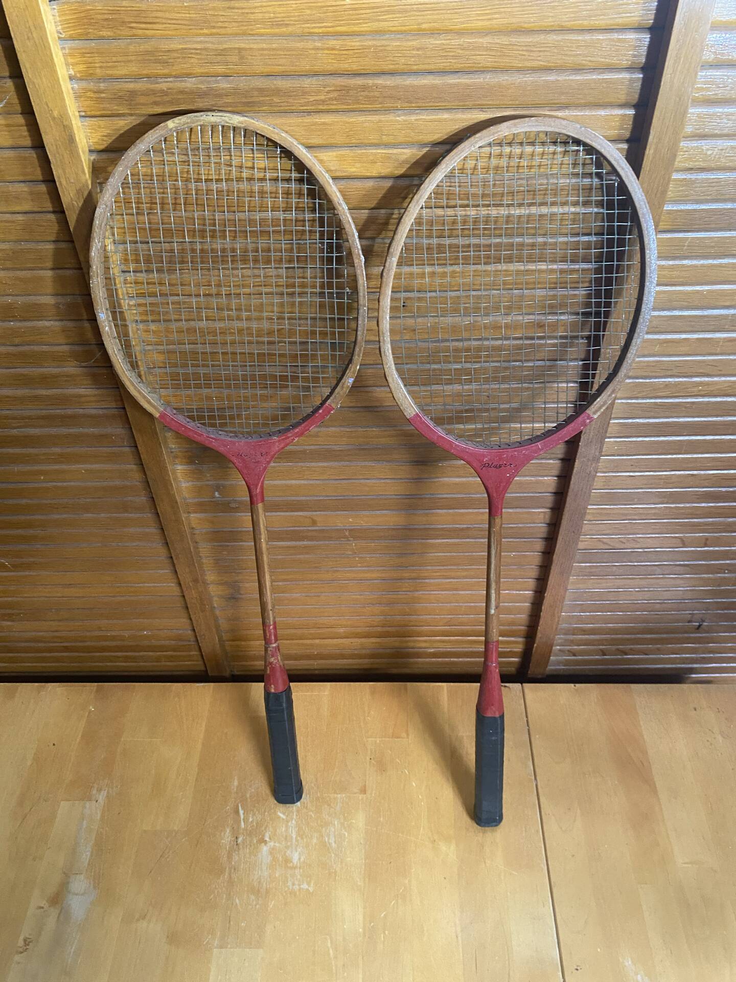 Paire raquette ancienne badminton player bois vintage