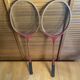 Paire raquette ancienne badminton player bois vintage