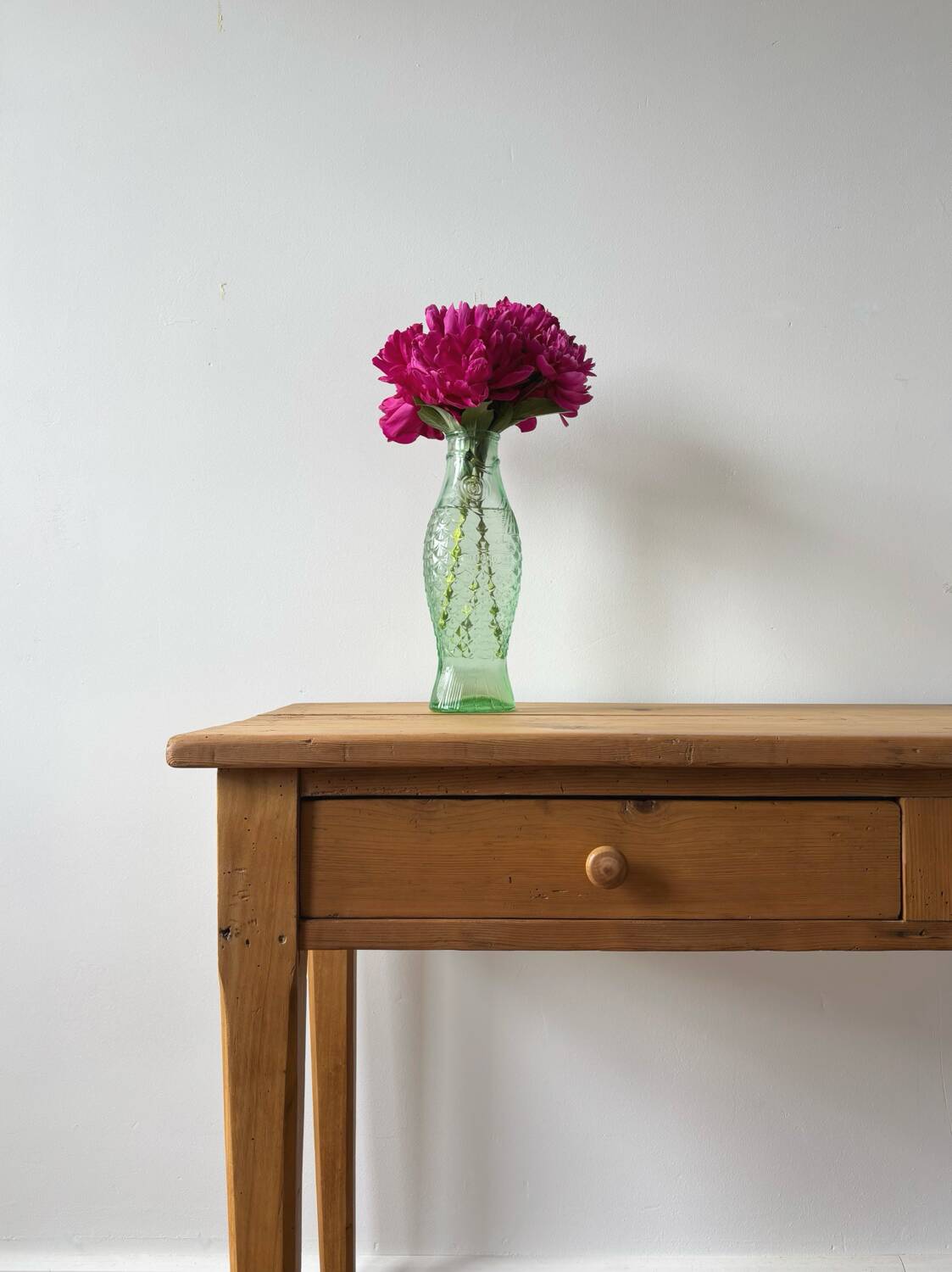 Farmhouse table with 2 large drawers