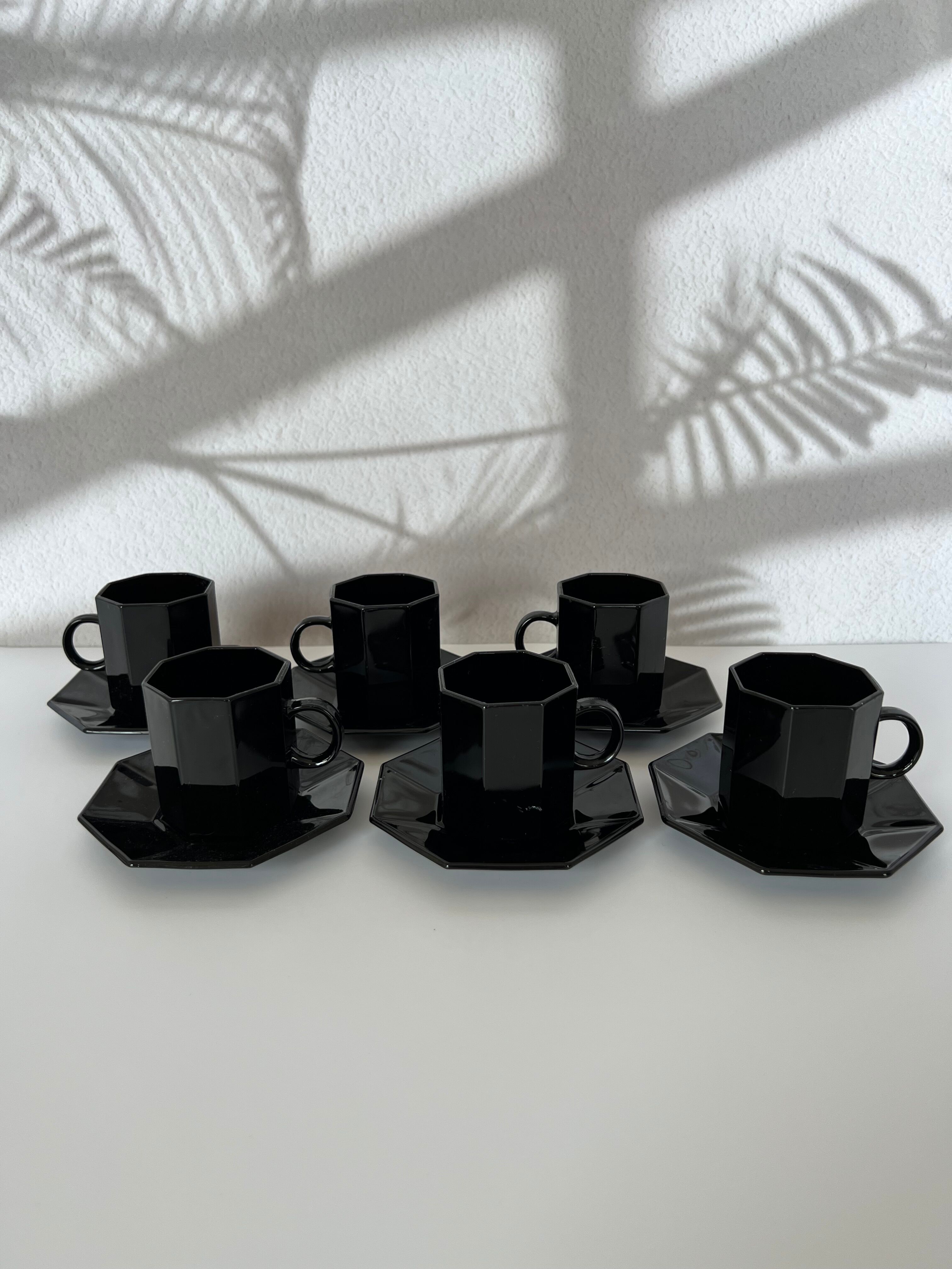 Service 6 tasses à café noires et sous tasses octogonales Octime Arcoroc France collection Esso