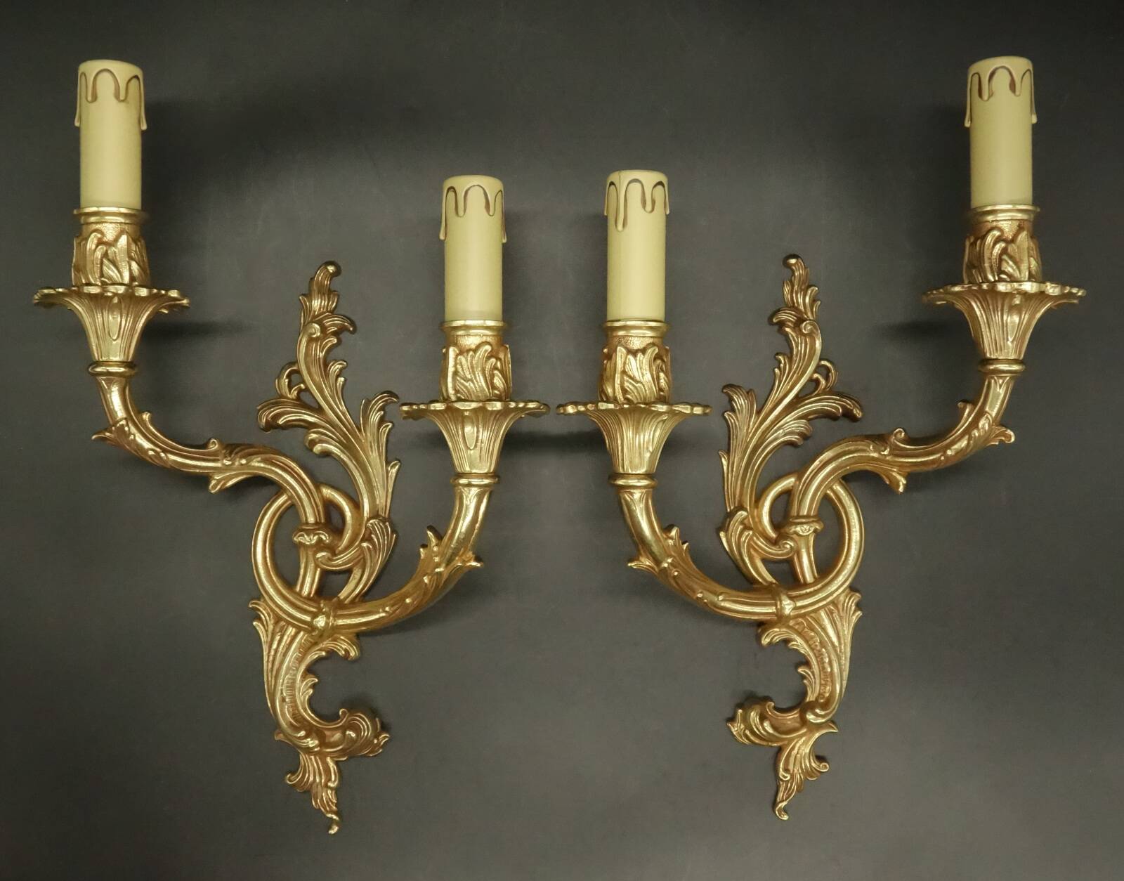 Large pair of Rocaille / Rococo / Baroque style wall lights - gilded bronze