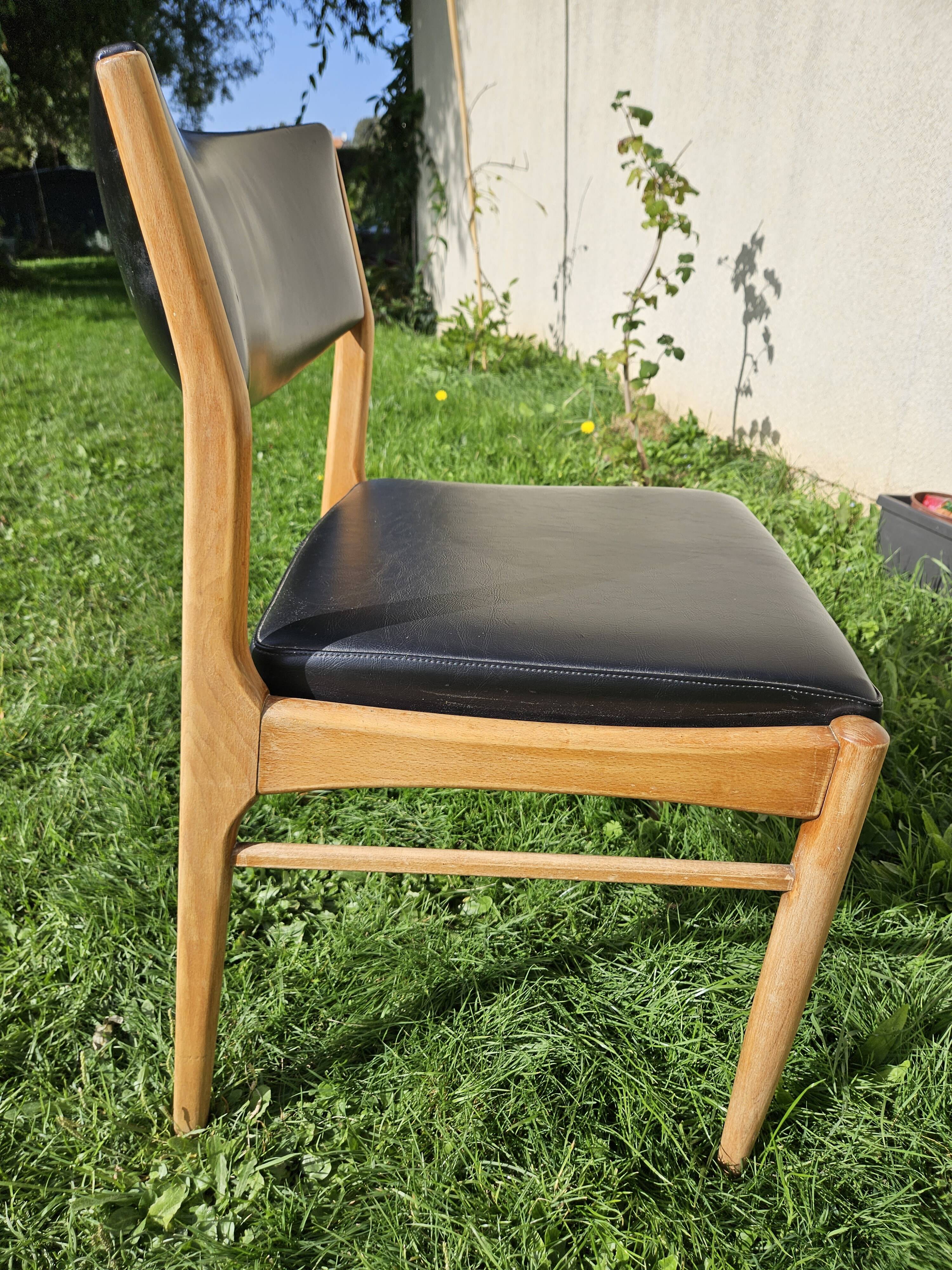 Chaise scandinave assise et dossier similicuir