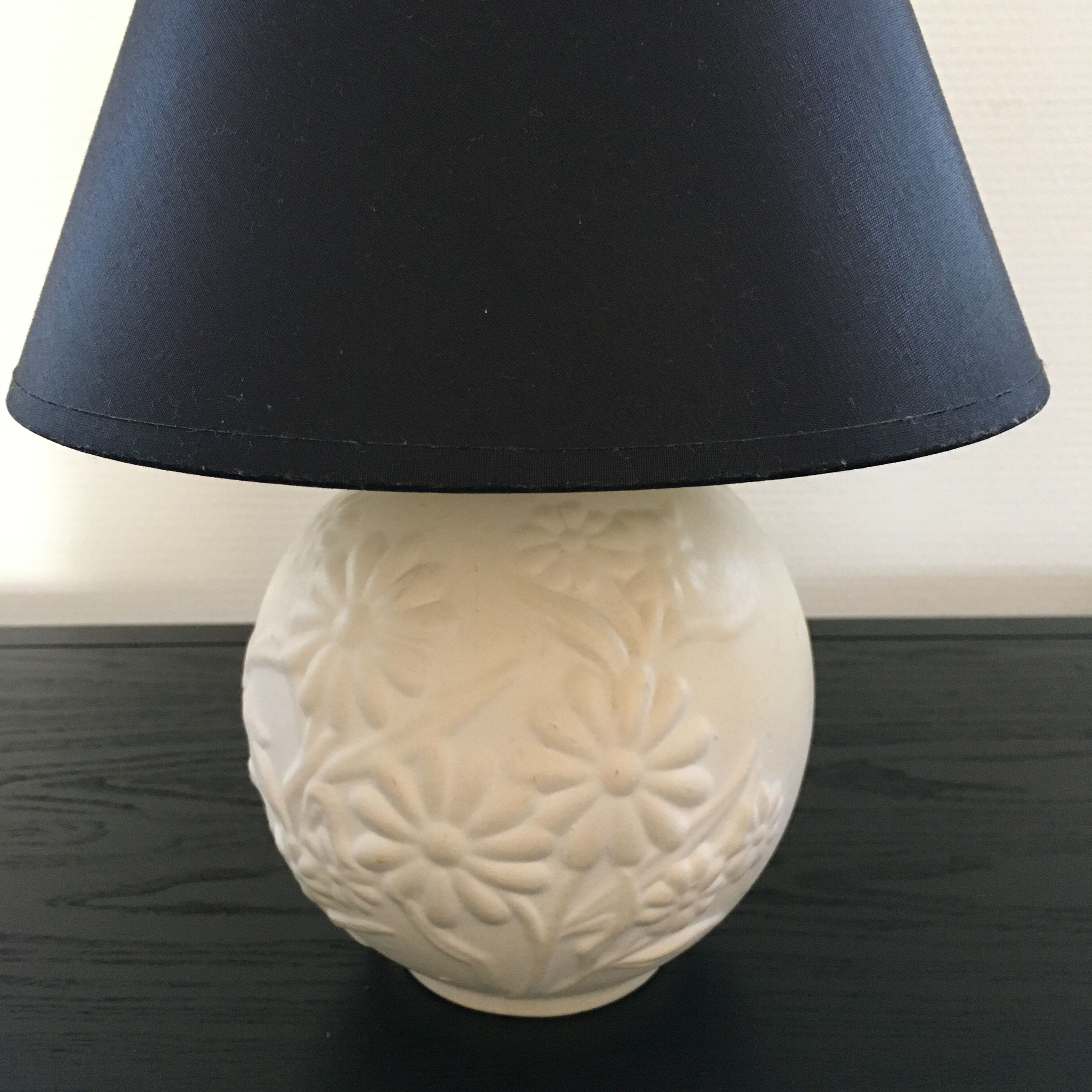 White floral decor lamp