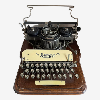 Machine à écrire Hammond N•12