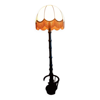 Floor lamp with fringed lampshade