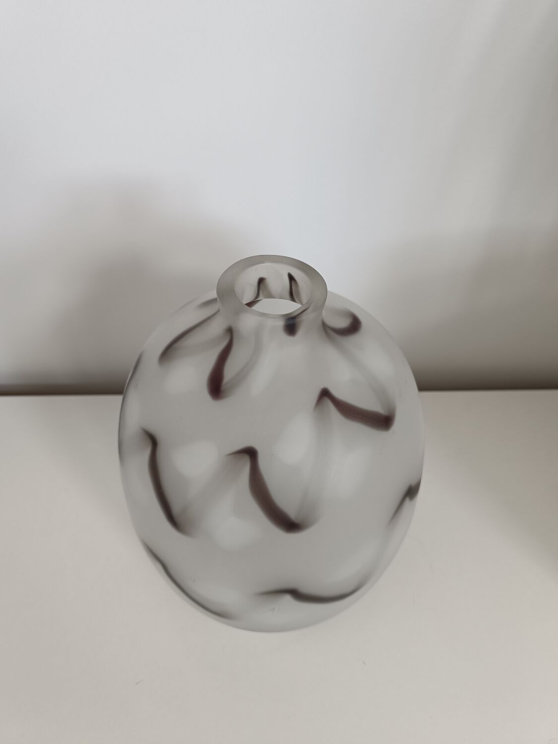 Vintage ball vase in polished glass white / gray / black